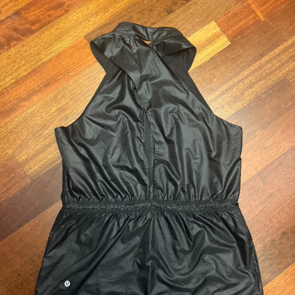 lululemon athletica Black vest with twist back - Picture 2 of 4